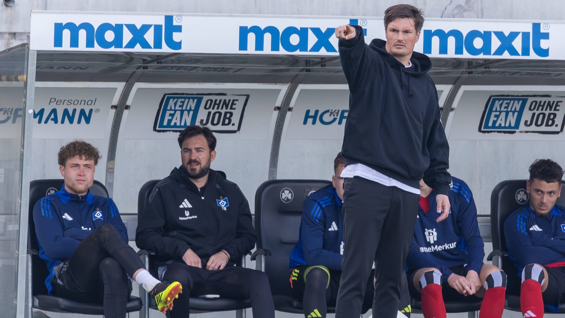 Chief coach Merlin Polzin when playing against Greuther Fuerth: