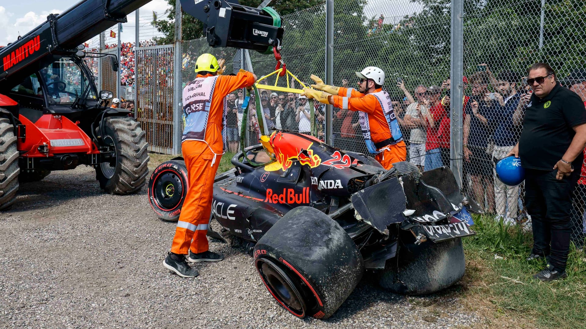 Disassembled: Yuki Tshunoda's bolide after the crash of the Red Bull pilot.