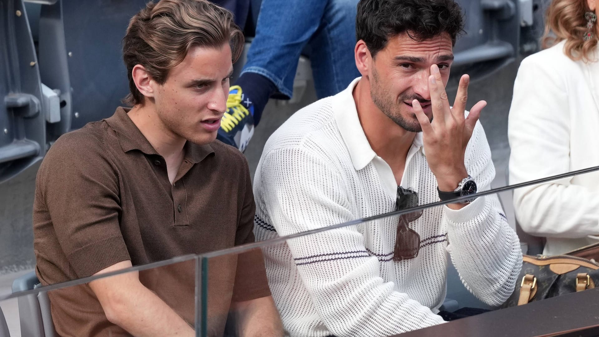 Edoardo Bove (left) and Mats Hummels at the match between Carlos Alcaraz and the British Jack Draper.
