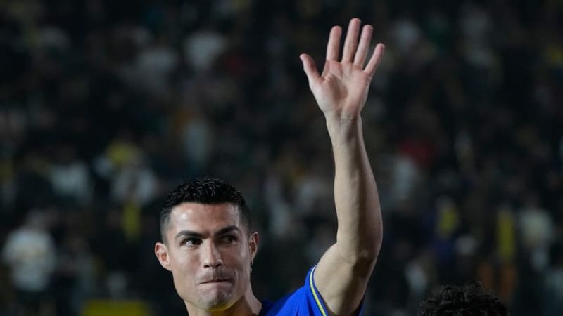 Cristiano Ronaldo greets the Saudi fans at the football club Al Nassr (archive picture).