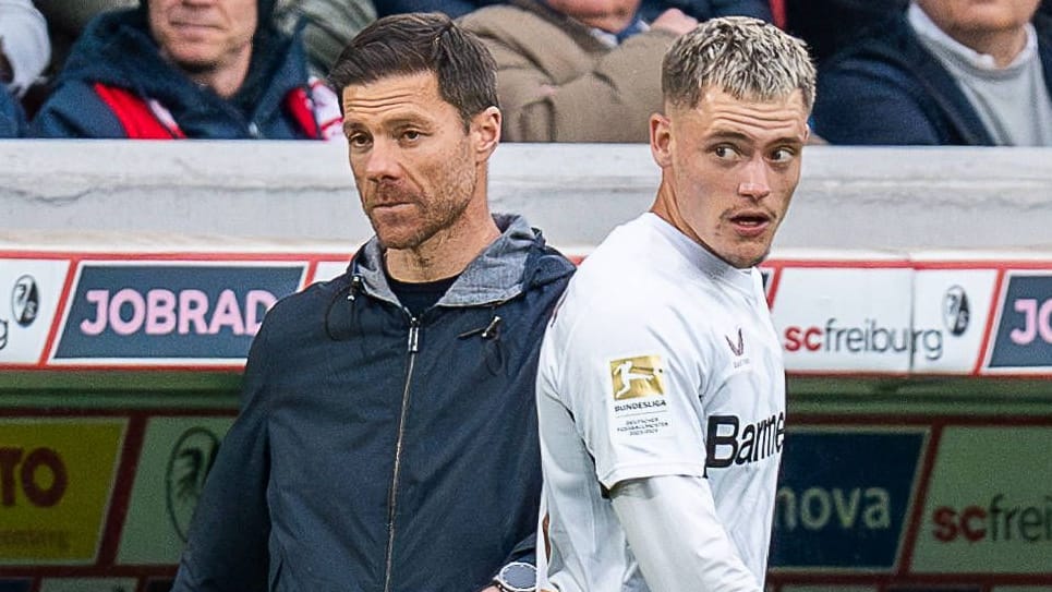 Perplexed in the game at the SCF: Leverkusen coach Alonso (left) and player Wirtz.