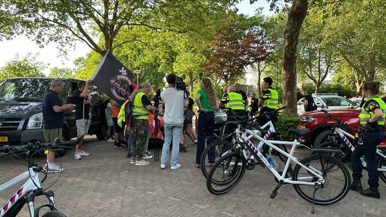 Many police are present on Friday evening (photo: Omroep Brabant).