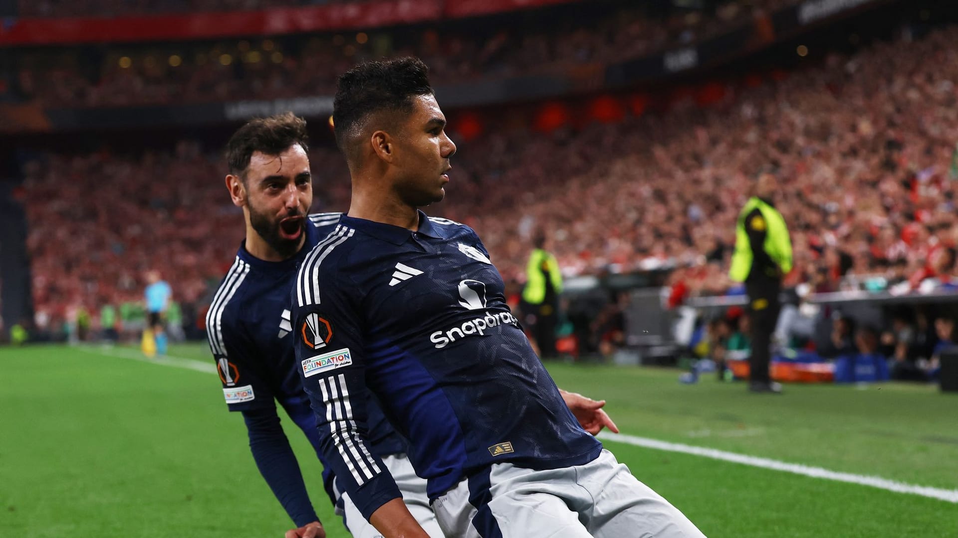 Bruno Fernandes (left) and Casemiro: Both United professionals were able to cheer against a goal against Bilbao.