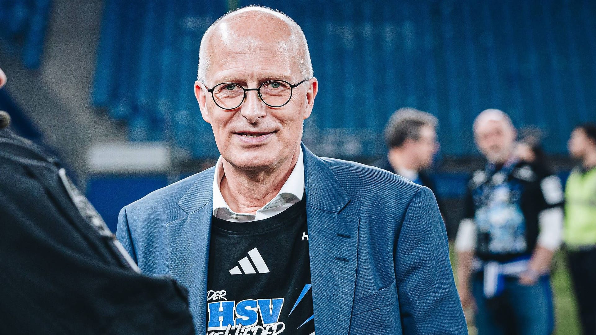 Peter Tschentscher in the Volksparkstadion: Hamburg's mayor was part of the HSV's promotion party on Saturday.