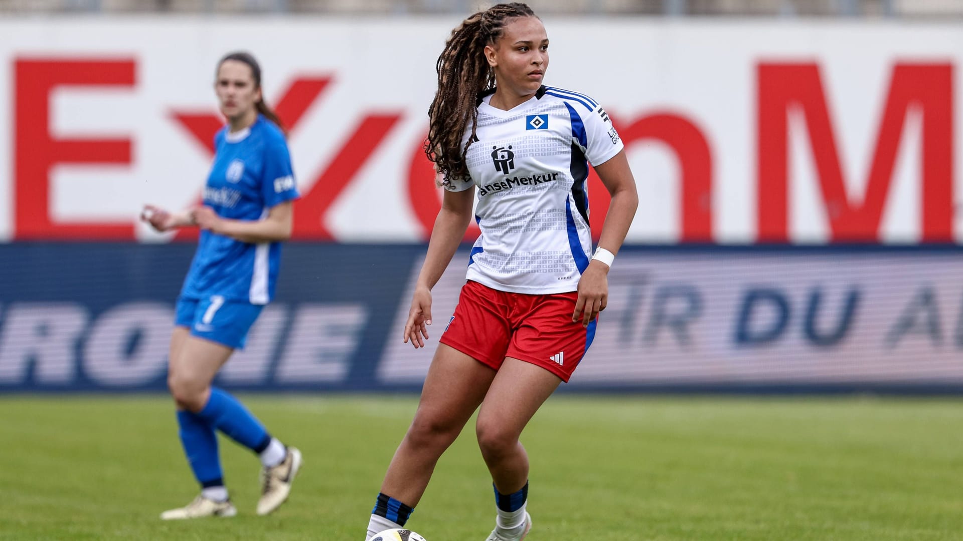 Lisa Baum on the ball: The junior international switches from HSV to Bundesliga competitor RB Leipzig.