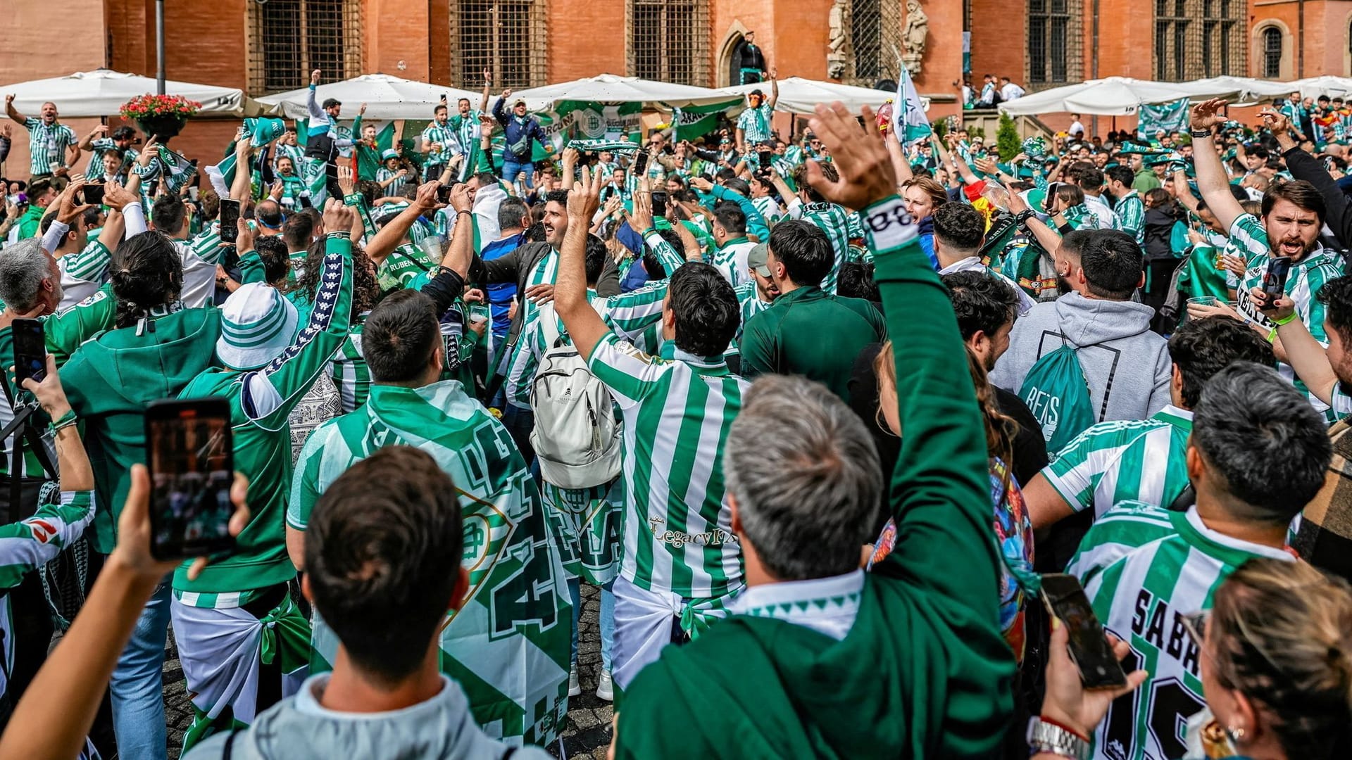 Fans of Betis Sevilla in Poland (symbol image): In the run-up to the Conference League final, not everything went peaceful.