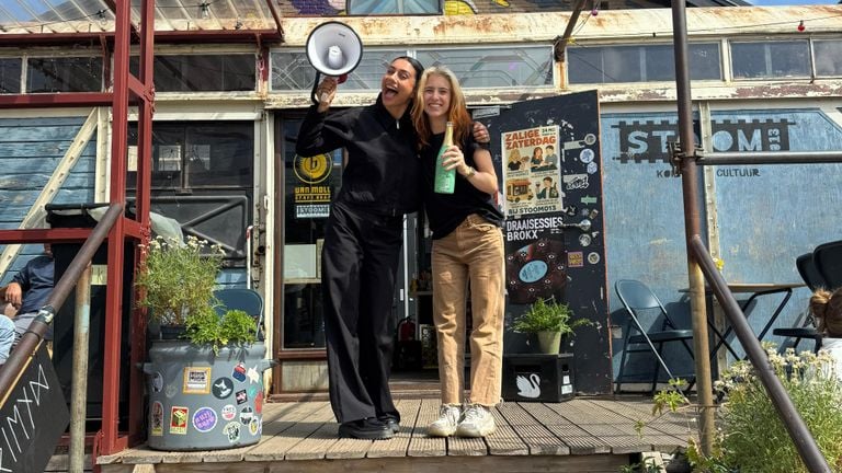 Julie was festively surprised in her hometown of Tilburg (photo: 3FM).
