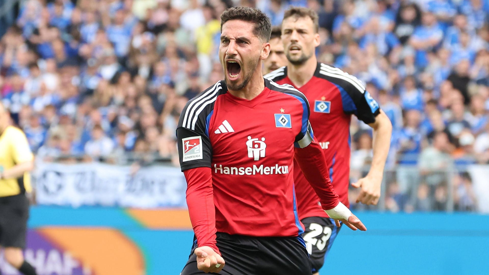 Ludovit Reis cheered his 1-0 goal in Darmstadt: The HSV could not only climb on Saturday, but also win the second division championship.