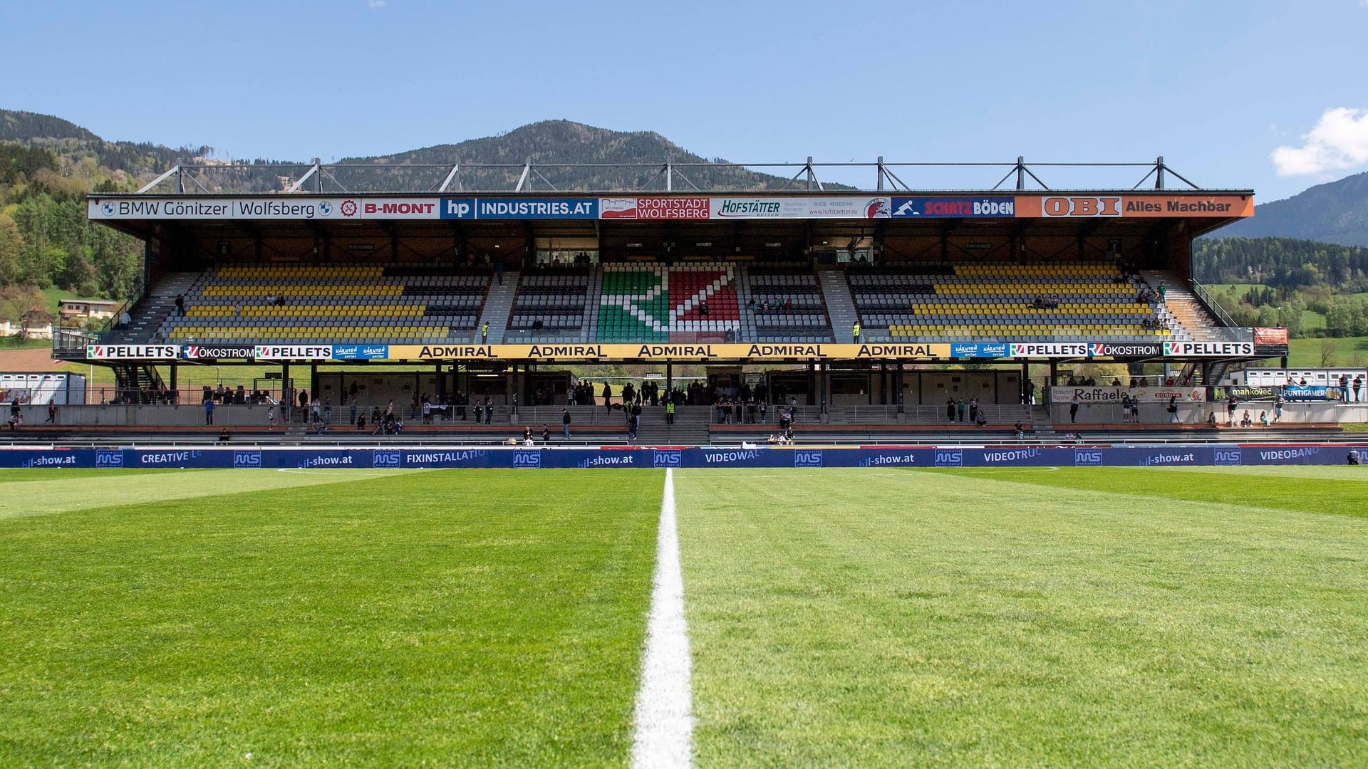 The Lavanttal Arena in Wolfsberg: The stadium roof caught fire on Thursday.