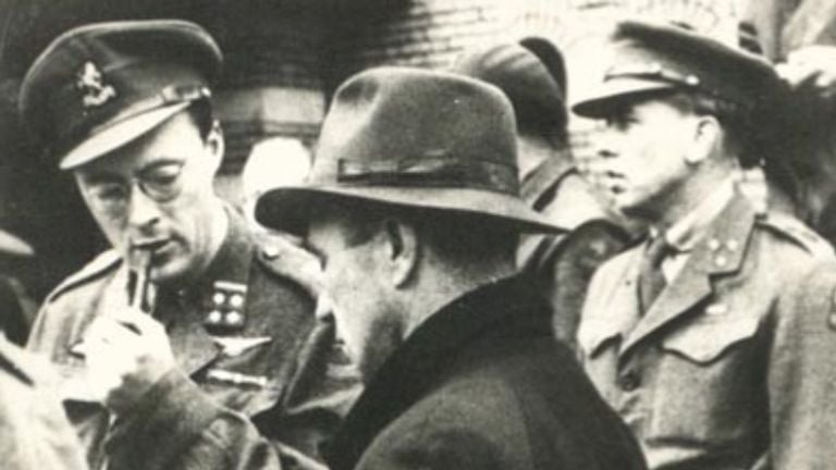 Jan Borghouts (with hat) and Prince Bernhard for Hotel 'De Wereld' in Wageningen (photo: NIMH).