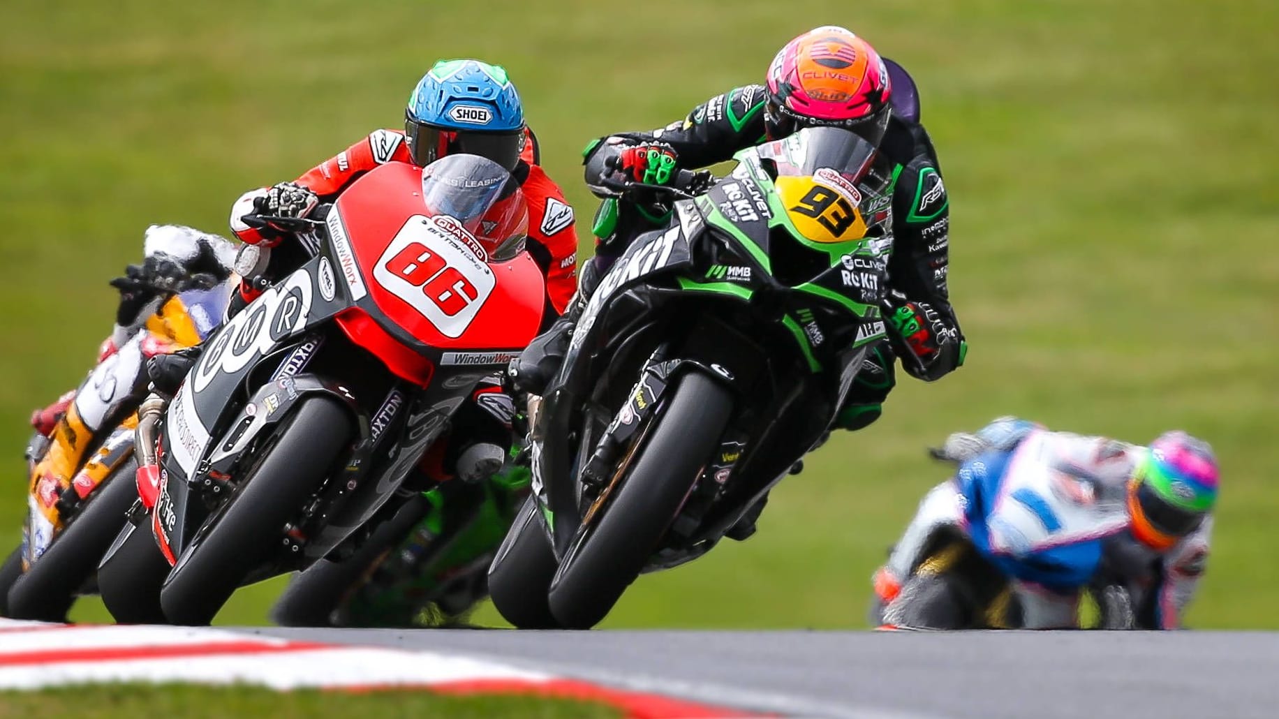 Owen Jenner (left, number 86) in a race in the summer of 2024: The young Briton died in a race.