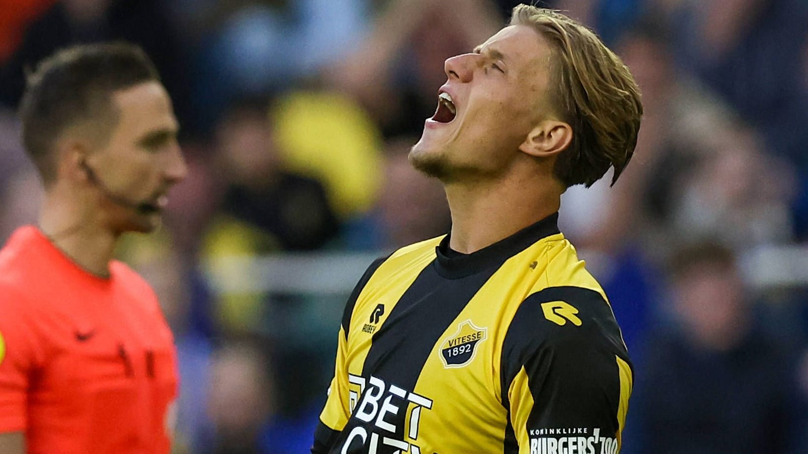 Giovanni van Zwam: The player from Vitesse Arnheim will relegate with his team.