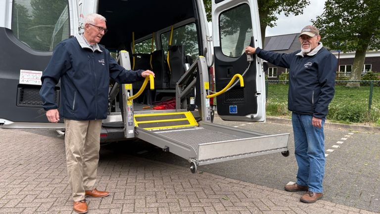 The Plusbus is equipped with a wheelchair lift (photo: Erik Peeters)
