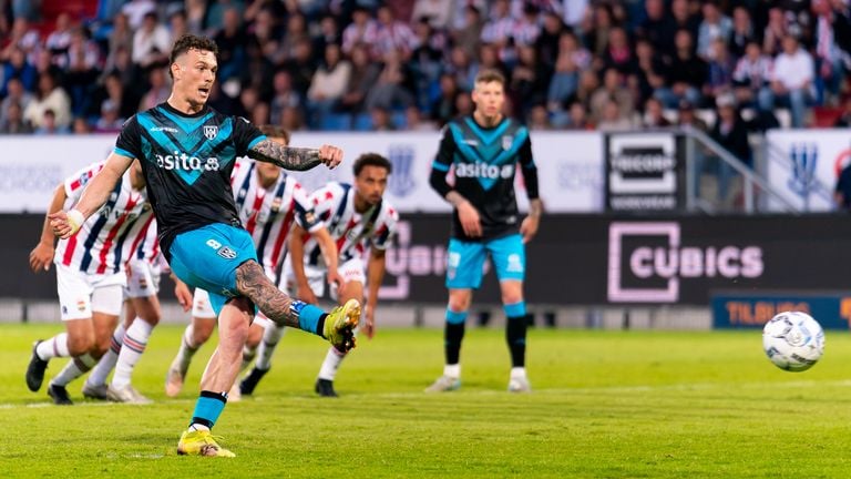 The penalty of Jizz Hornkamp. (Photo: Joris refers/orange pictures)