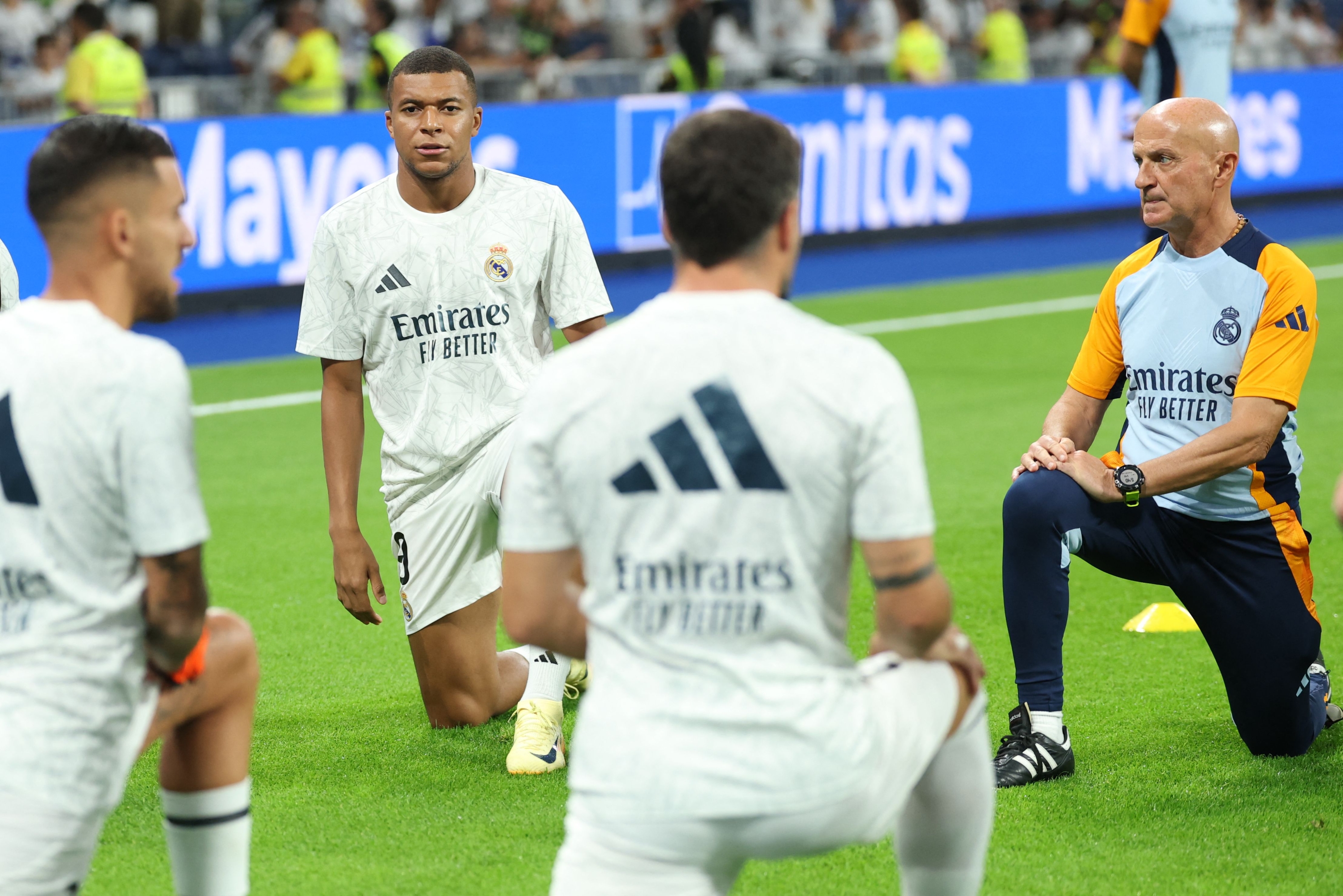 Real Madrid's French Forward #09 Kylian Mbappe and Teammates Warm Up With Assistant Coach Antonio Pintus Prior the Spanish League Football Match Bethaeen Real Madrid Cf and Real Betis at the Santiago Bernabeu Stadium in Madrid on September 1, 2024. (Photo by Thomas Coex / Afp)