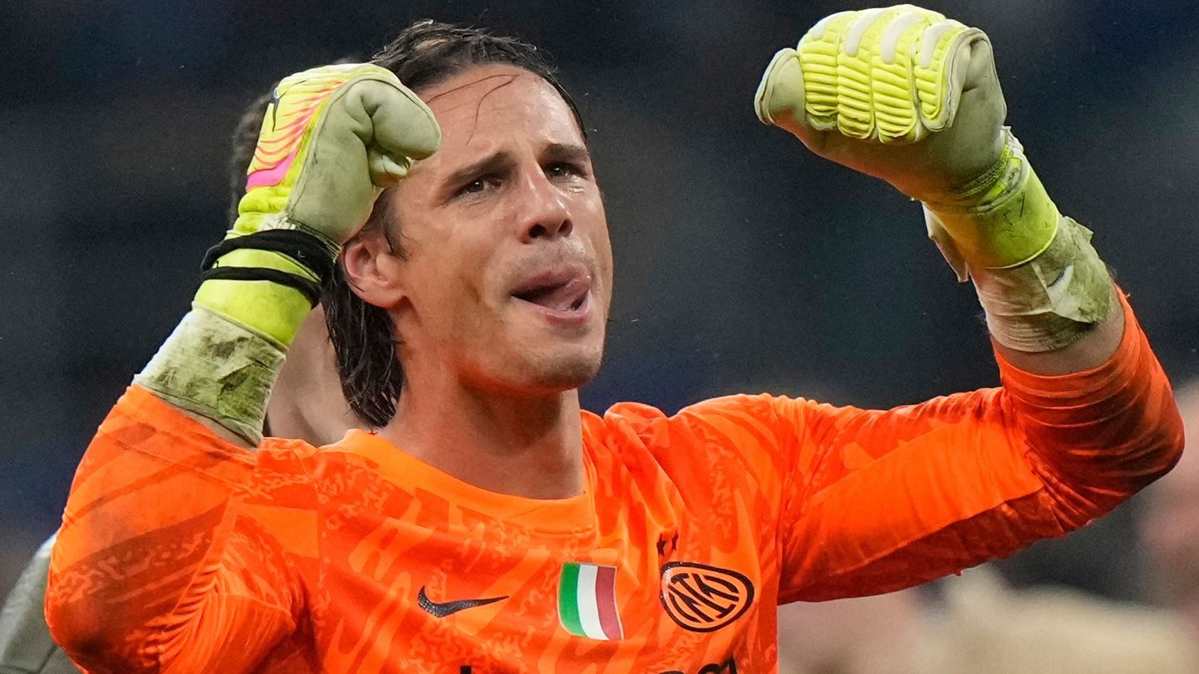 Yann Sommer with tears in his eyes: against FC Barcelona he became the game player.