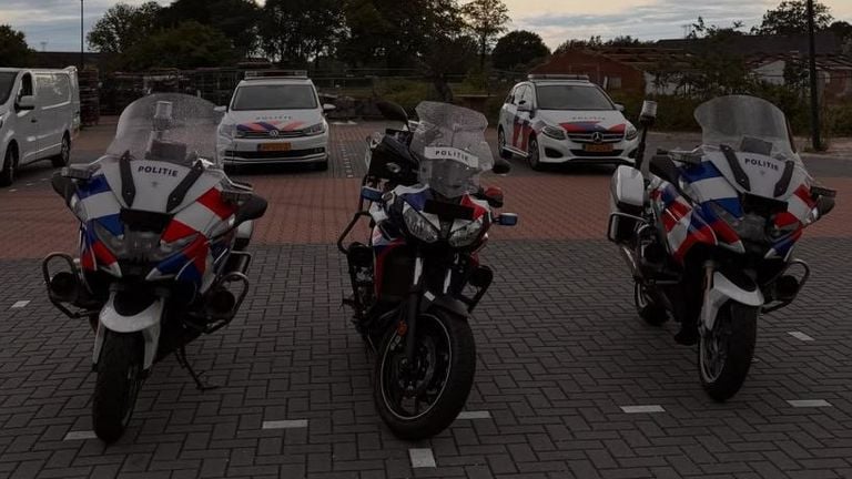 Many police in the check (photo: Instagram youth agents Nuenen-Geldrop).