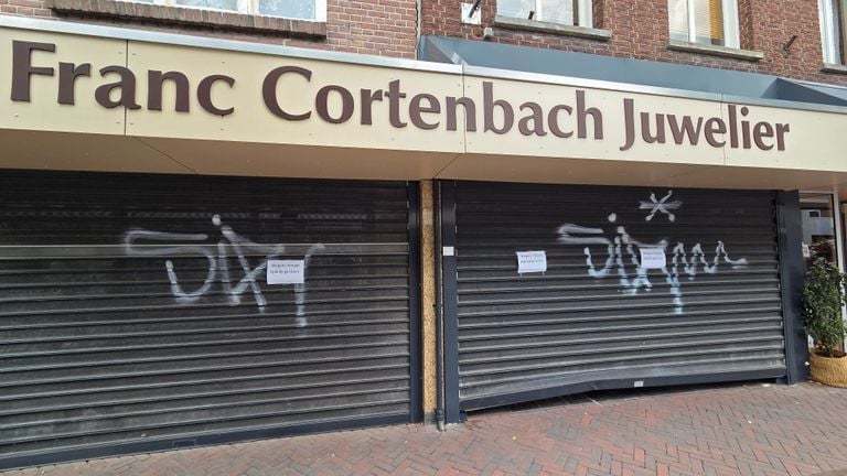 The store is closed for the time being (photo: Noël van Hooft).