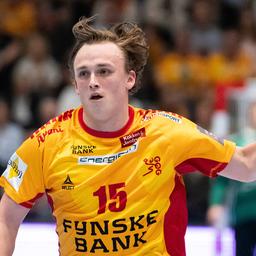 Tobias Grondahl with handball in hand (source: Imago / Gonzales Photo)