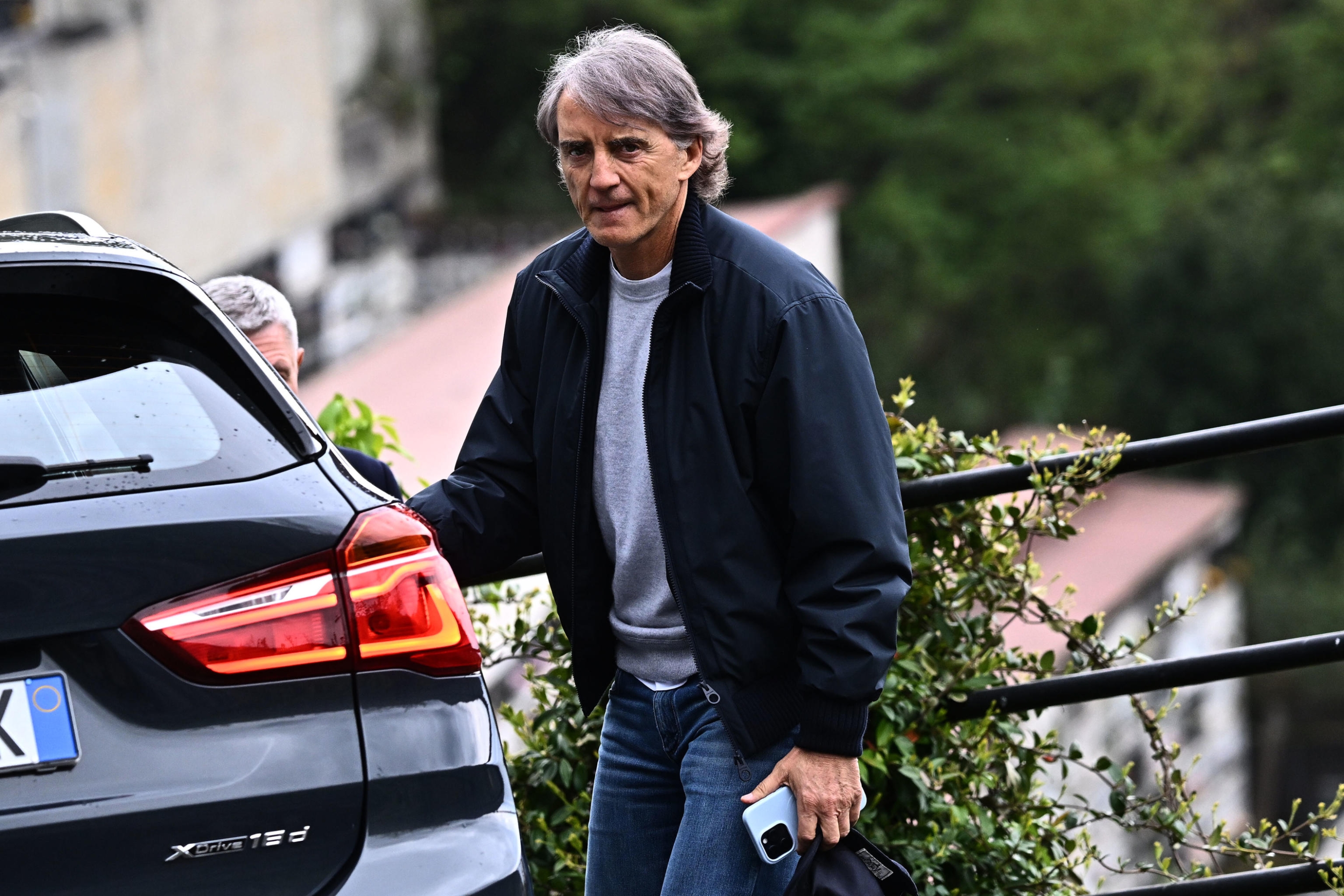 The former coach of the Italian national team Roberto Mancini paid tribute to President Paolo Mantovani at the cemetery of Bogliasco, before attending the training of the players under the directives of Alberico Evani and Attilio Lombardo. Genoa, 09 April 2025. ANSA/Luca Zennaro