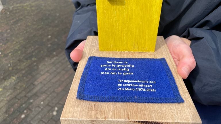 The text on a monument (photo: René van Hoof).