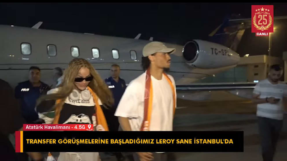 Sané und seine Freundin Candice Brook kommen in Istanbul an