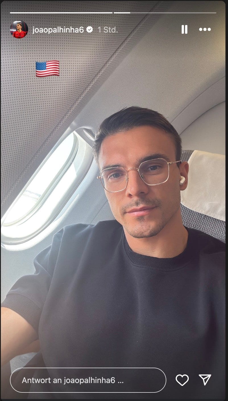 Dieses Selfie postete Bayern-Abräumer Palhinha aus seinem Flieger in Richtung Orlando