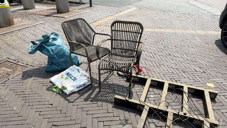 The loot is collected and removed (photo: Ronald Sträter).