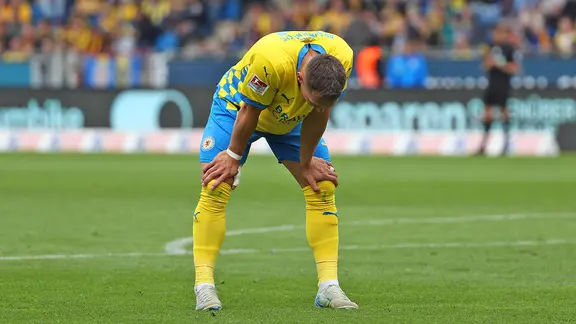 Frustration with Sven Köhler from Eintracht Braunschweig