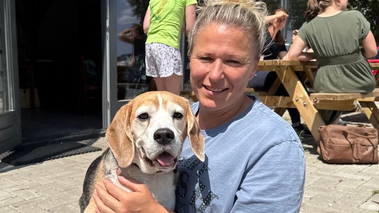 Daniëlle Walraven with her dog Cooper (photo: Erik Peeters).