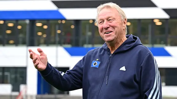 Horst Hrubesch, director of the HSV 