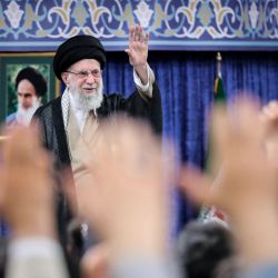A photograph provided by the Iranian Supreme Leader's office, Ayatolá Ali Jamenei, shows it by addressing the members of the Hajj pilgrimage committee in Tehran. | Photo: Khamenei.ir / AFP