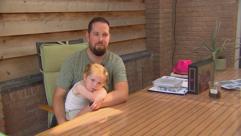 Mark's daughter is sleeping in another room as a precaution (image: Omroep Brabant).