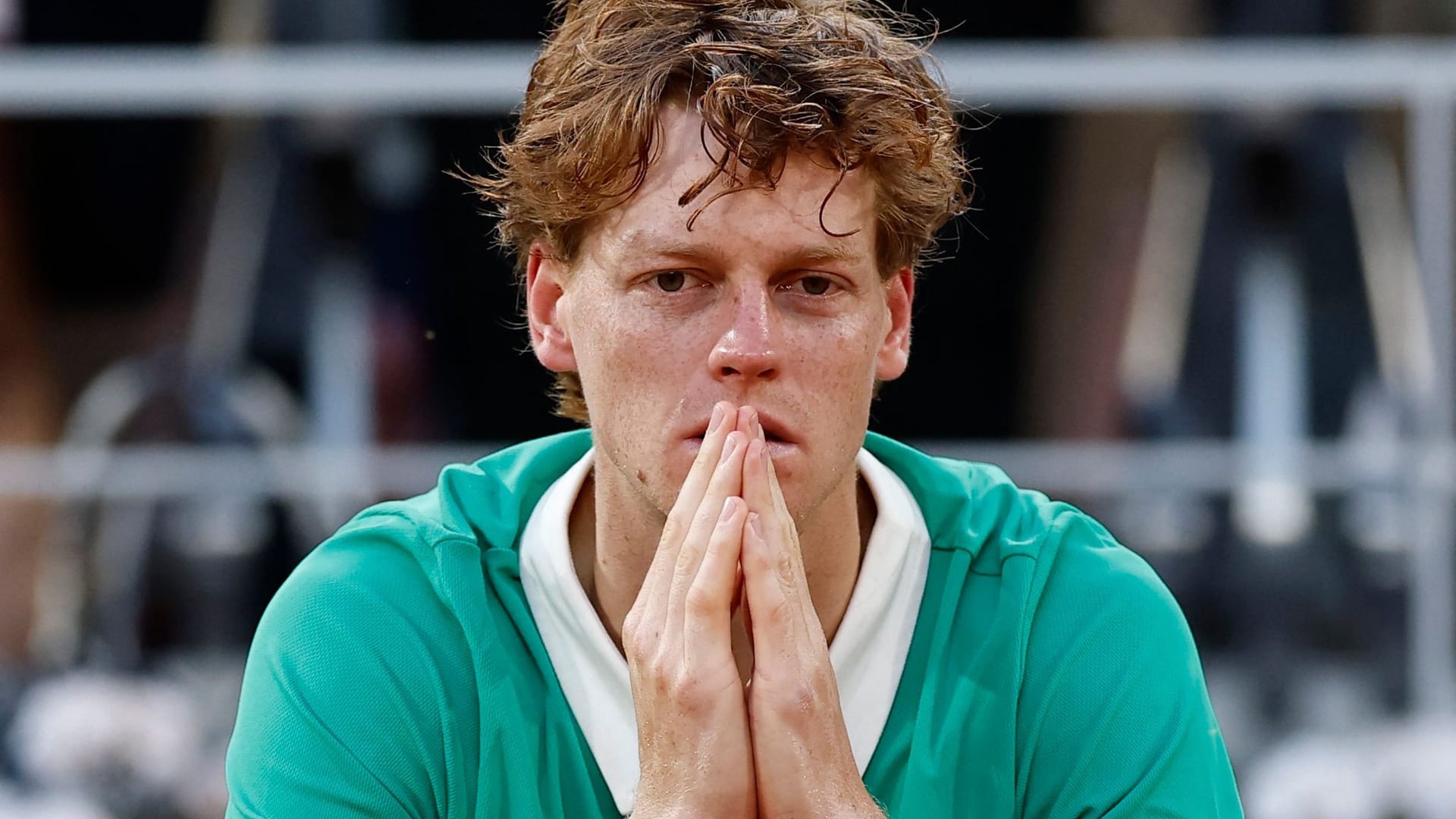 Completely empty: a disappointed Jannik Sinner after the match.