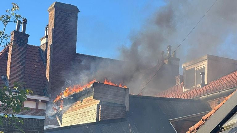 The fire, recorded by a neighbor (photo: Noël van Hooft).