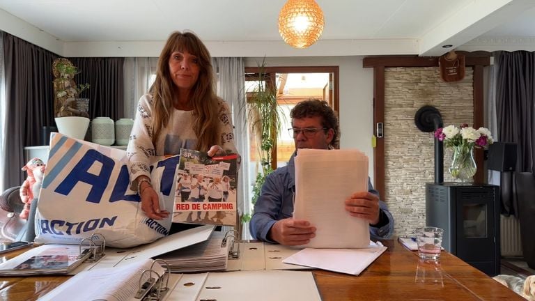 Deborah and Berry with all administration on their legal battle (photo: Omroep Brabant). 