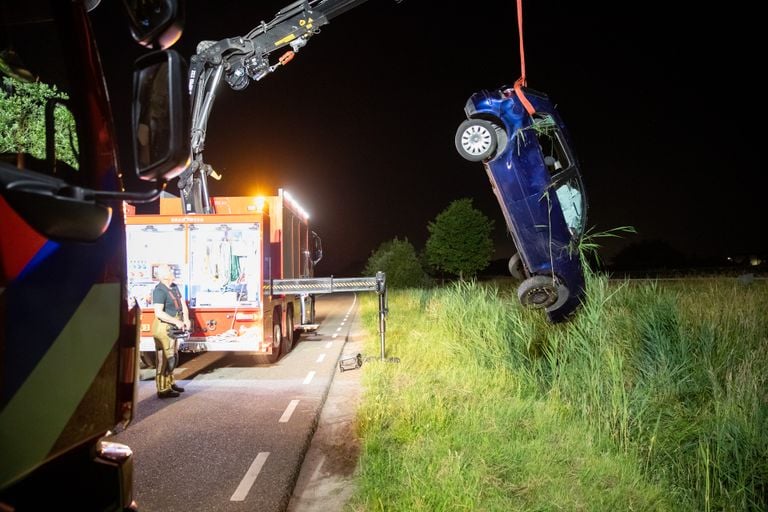 Car found in Sloot (Photo: Christian Traets - Heitink news agency).