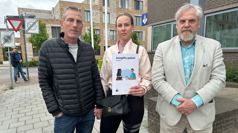 Bart and Leonie Hülters with lawyer Peter Schouten (R).