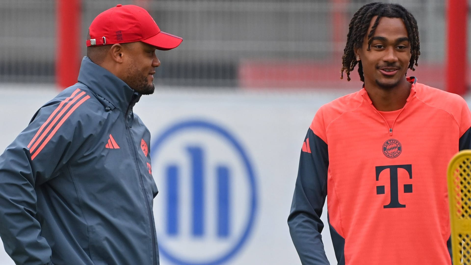 Bayern coach Kompany (left) and talent Kusi-Asare: The German record champion takes some young players to the club World Cup.
