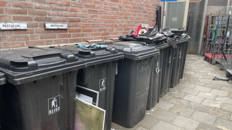 Clicks with unusable junk (photo: René van Hoof).