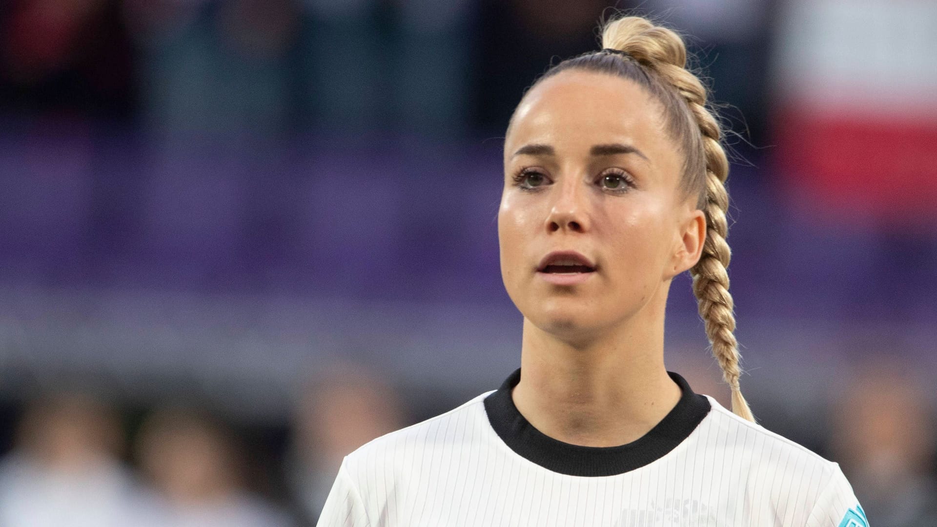 Giulia Gwinn: She is the captain of the national team.