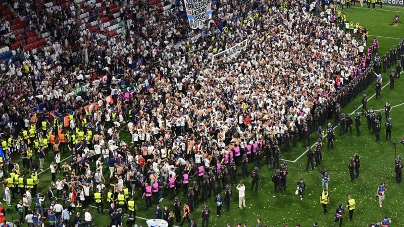 After the Champions League triumph against Inter Milan, the fans of Paris Saint-Germain flocked to the Munich Arena field.