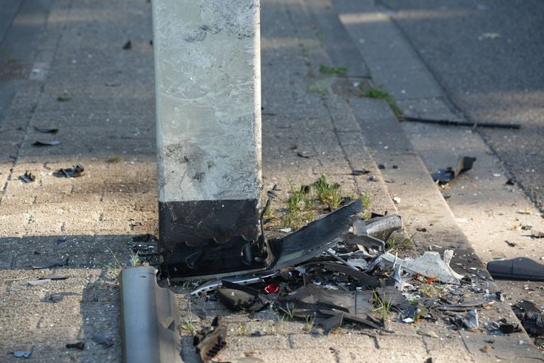 The driver bumped into a pole (photo: Erik Haverhals/press agency Heitink).