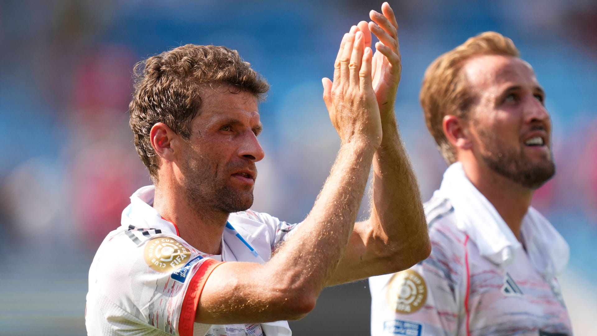 Thomas Müller (left): The world champion played against Benfica.