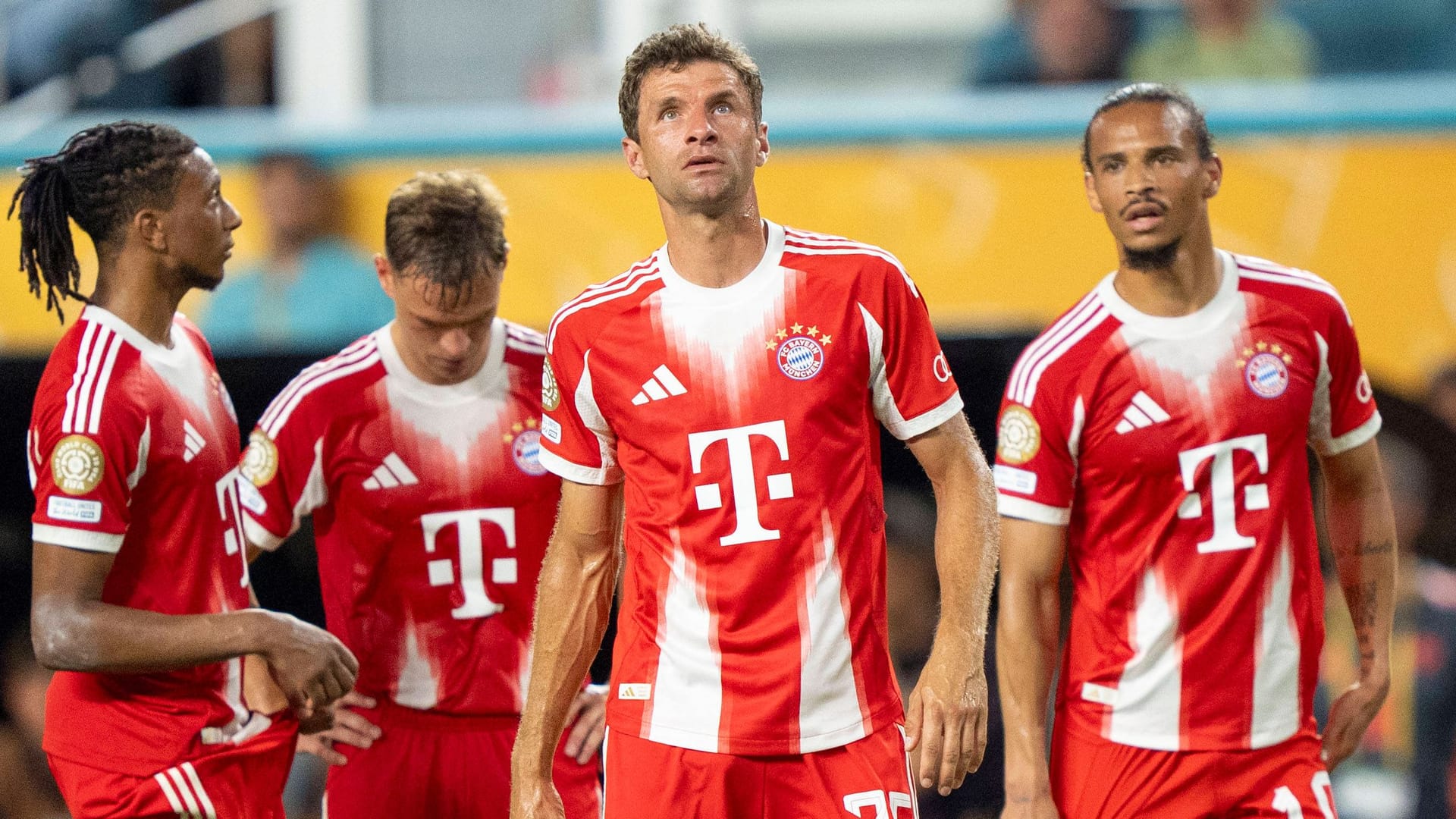 Thomas Müller (M.): The veteran is in the starting eleven.