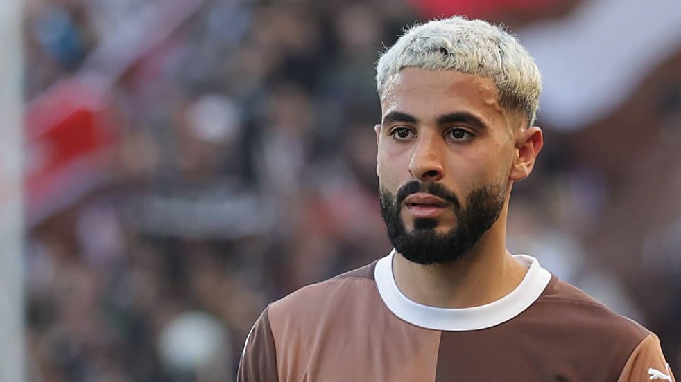 Elias Saad in the jersey of FC St. Pauli (archive picture): From now on the wing striker kicks for the first division competitor FC Augsburg.