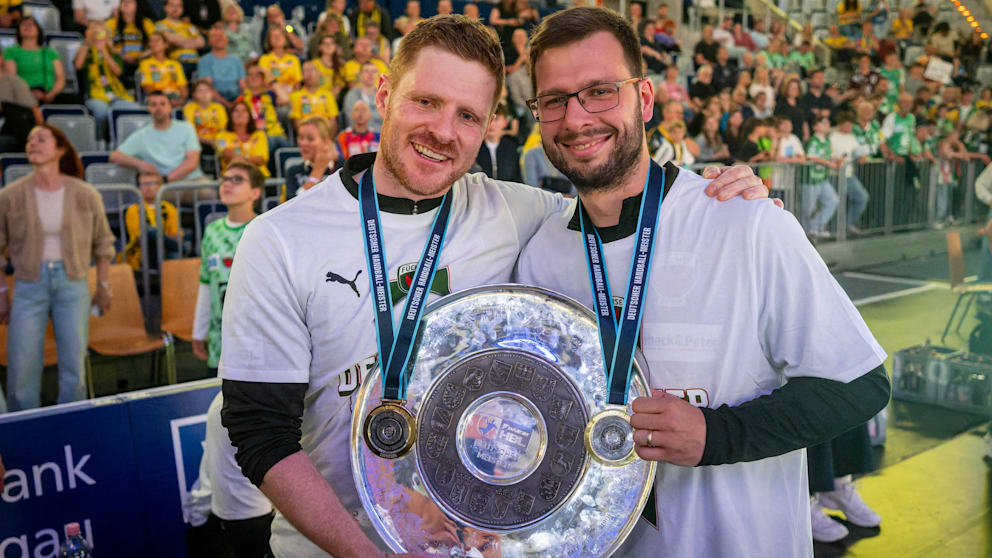 Jaron Siewert (r.) mit seinem Co-Trainer Max Rinderle