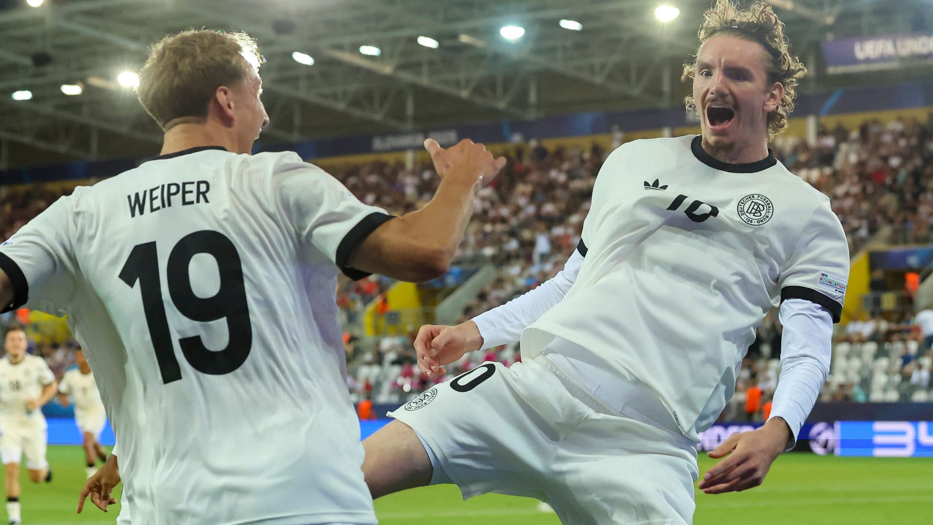Celebrate Nelson Weiper (left) and Nick Woltemade: The German U21 is in the final of the European Championship.