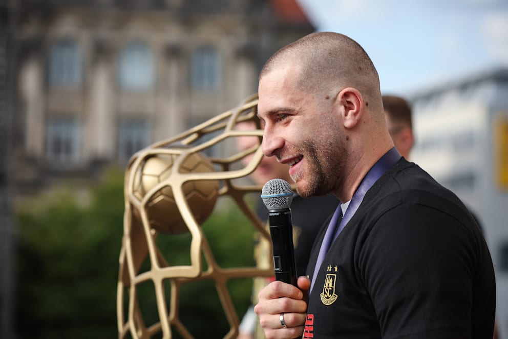 Ungewohnter Anblick: Lukas Mertens (29) mit abrasiertem Haar
