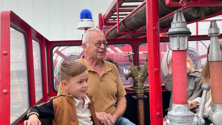 Harrie is behind a fire truck (photo: Jos Verkuijlen).
